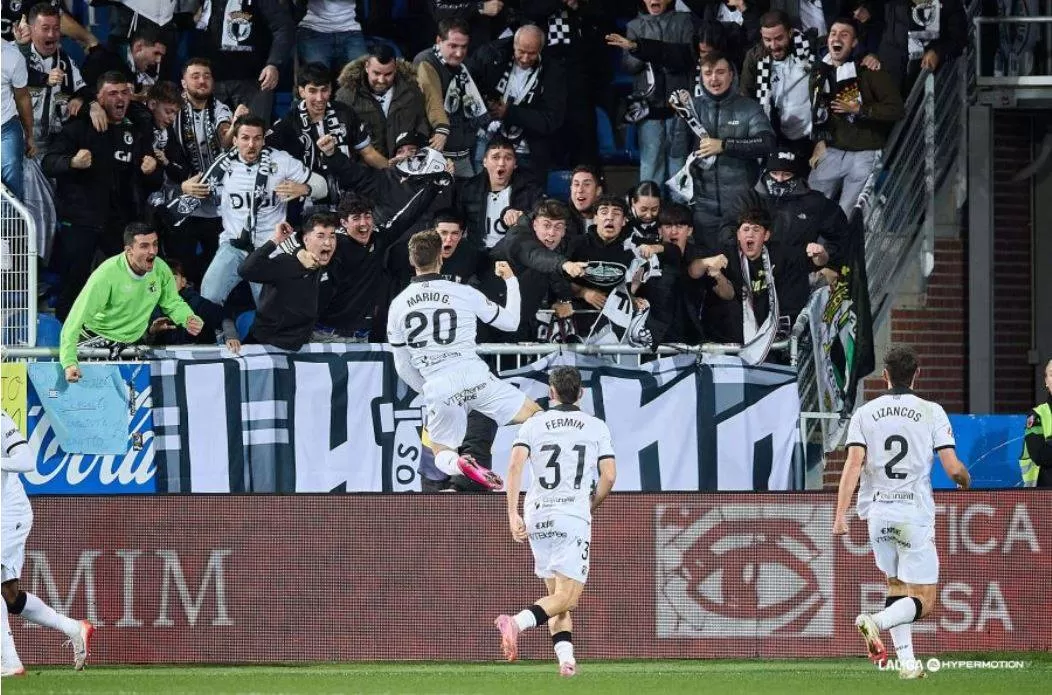 0-2 Un doblete de Mario González decide el derbi burgalés en Mendizorroza