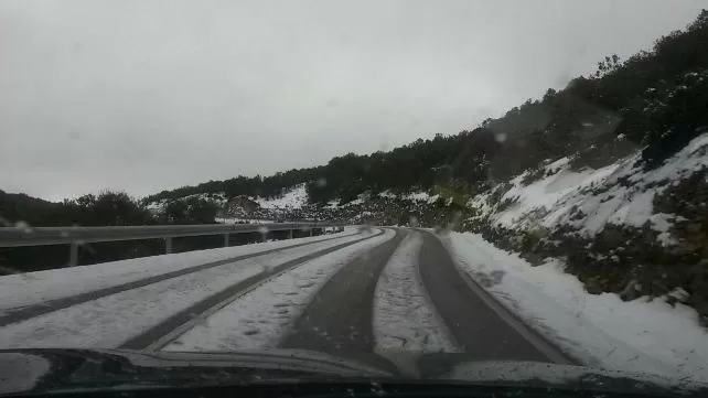 Cortadas al tráfico por nieve tres carreteras en Burgos