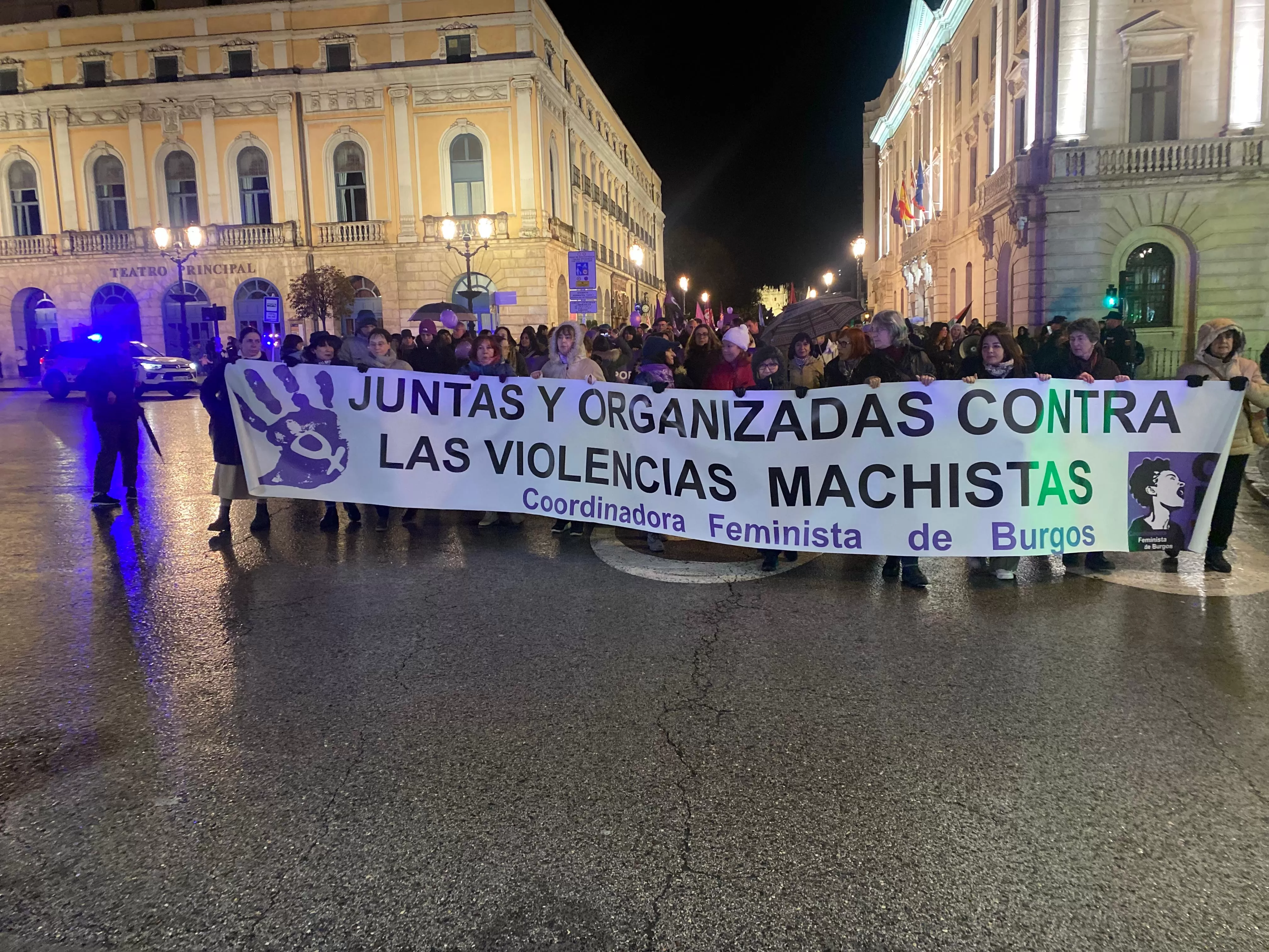 Cerca de 900 burgaleses alzan su voz contra la violencia de género en el 25N