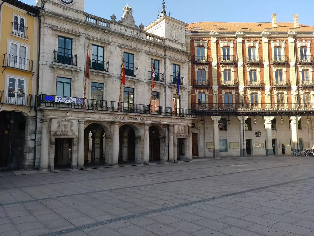 Instan a PSOE y Vox a apoyar el presupuesto del Ayuntamiento de Burgos