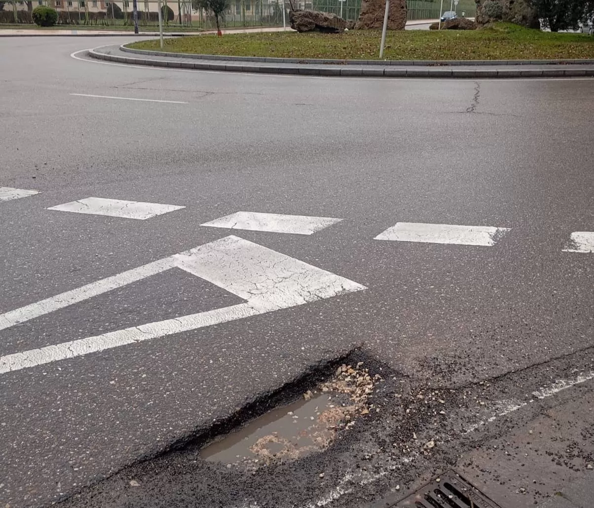Bache peligroso en una rotonda de Burgos