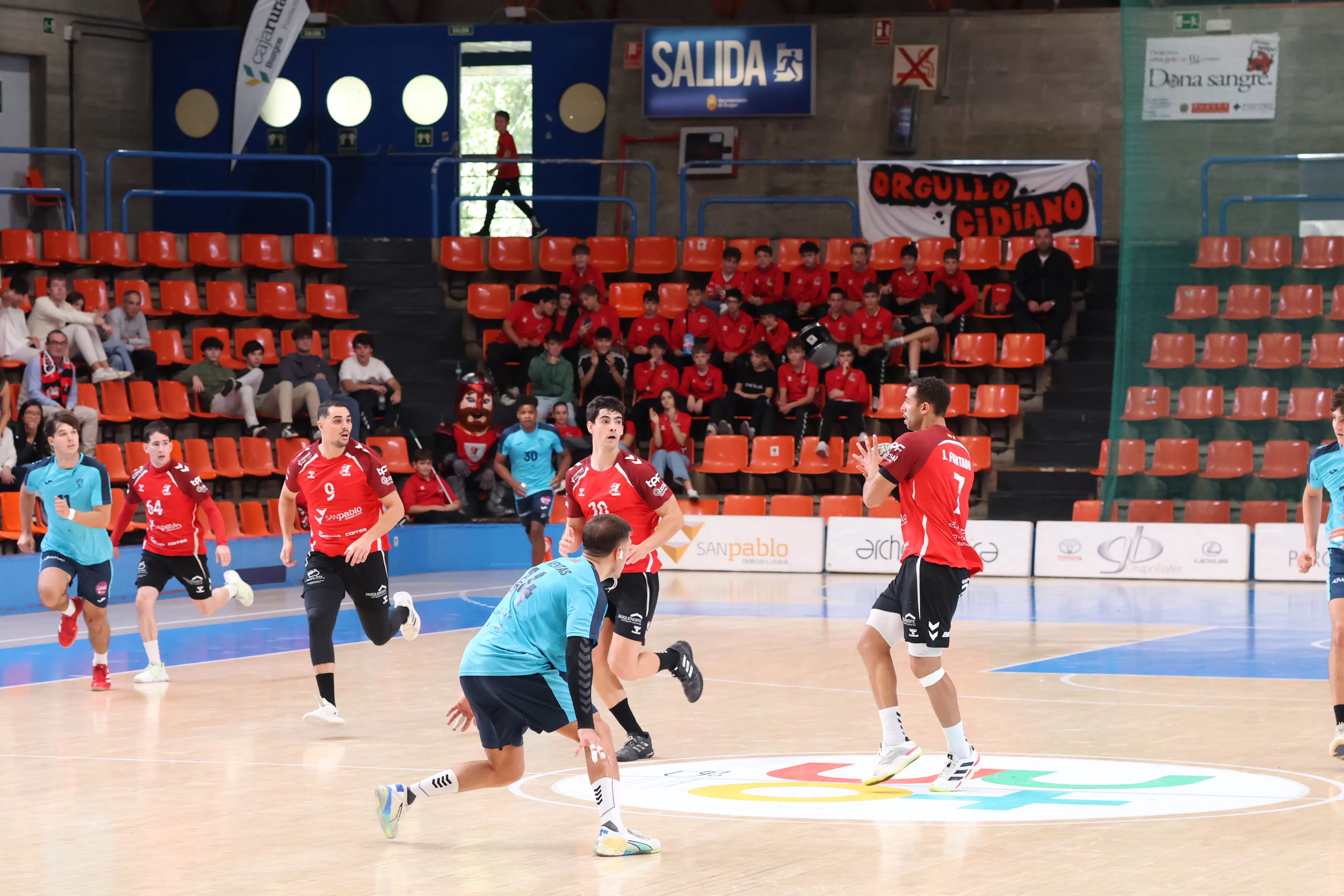 El Balonmano Burgos se queda a las puertas del triunfo en Pamplona
