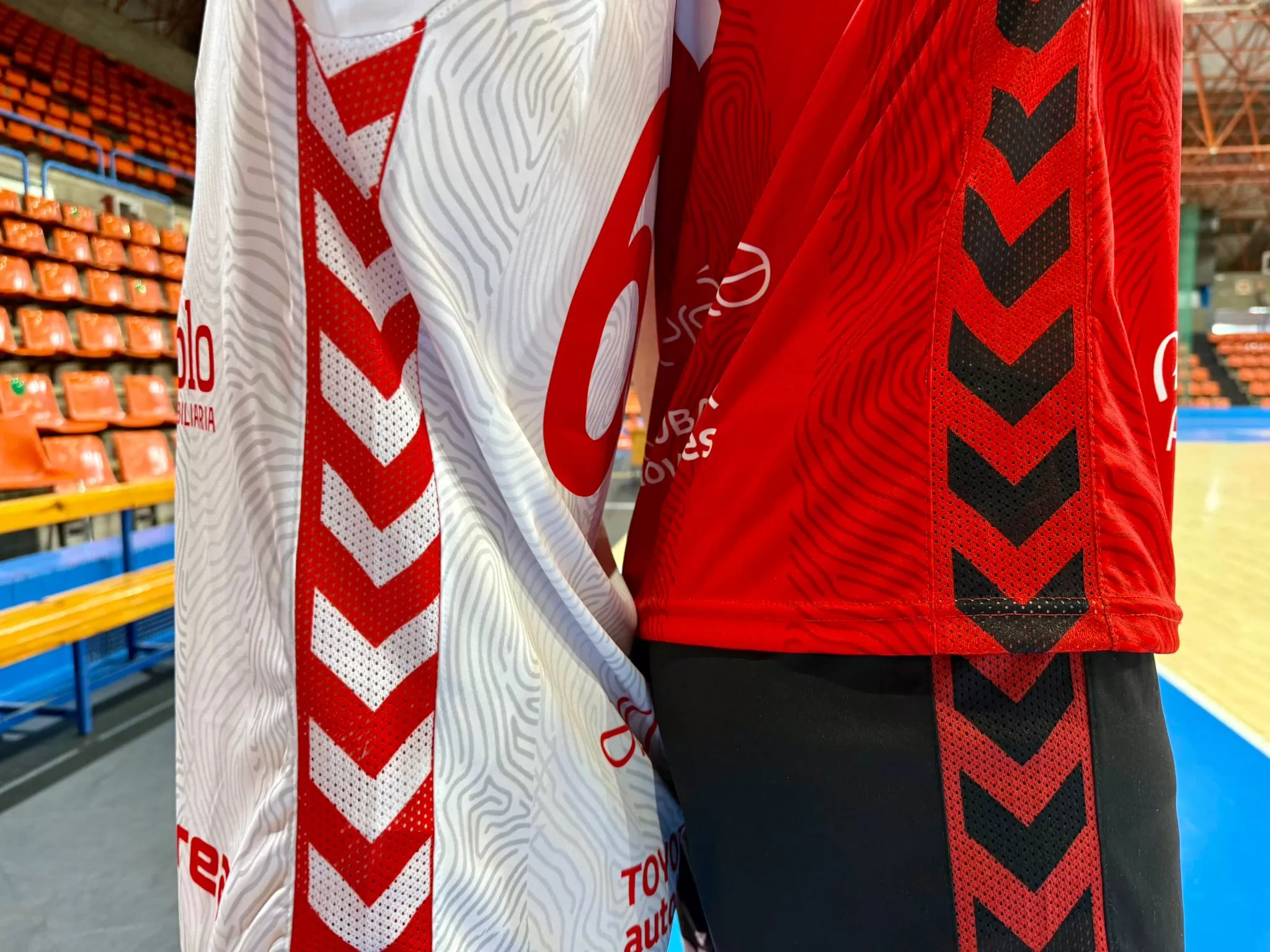 El Club Balonmano Burgos presenta sus nuevas equipaciones