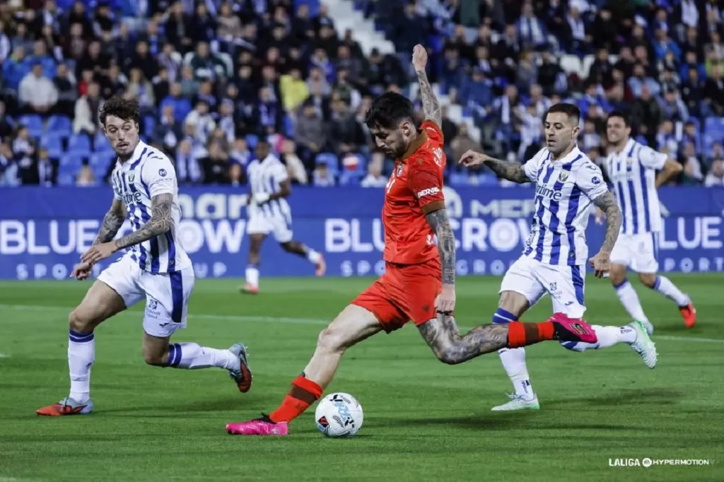 El Burgos logra la tercera victoria consecutiva en Leganés y se coloca tercero (1-2)