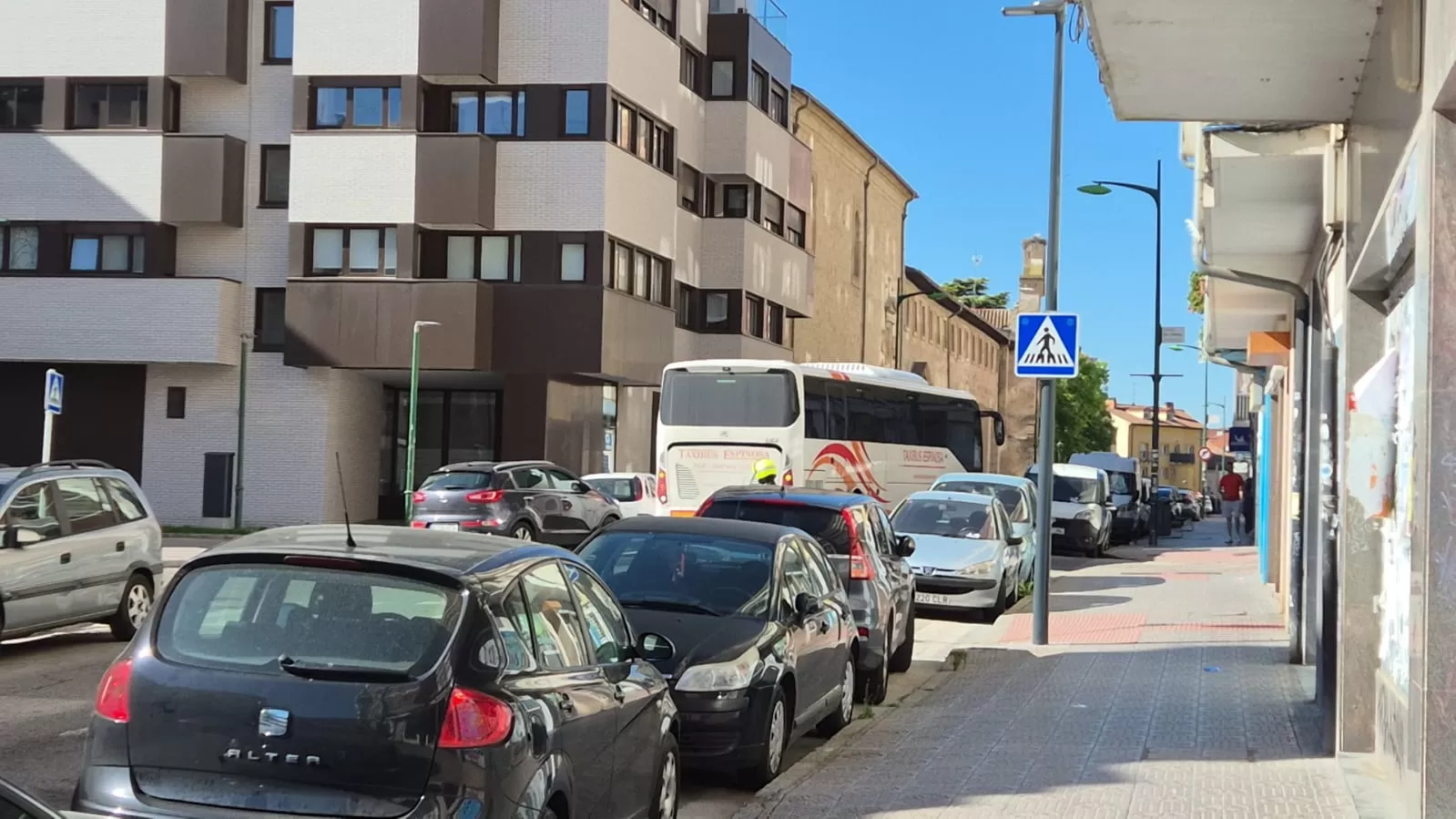 Autobuses y camiones de nuevo, atascados en la calle San Francisco