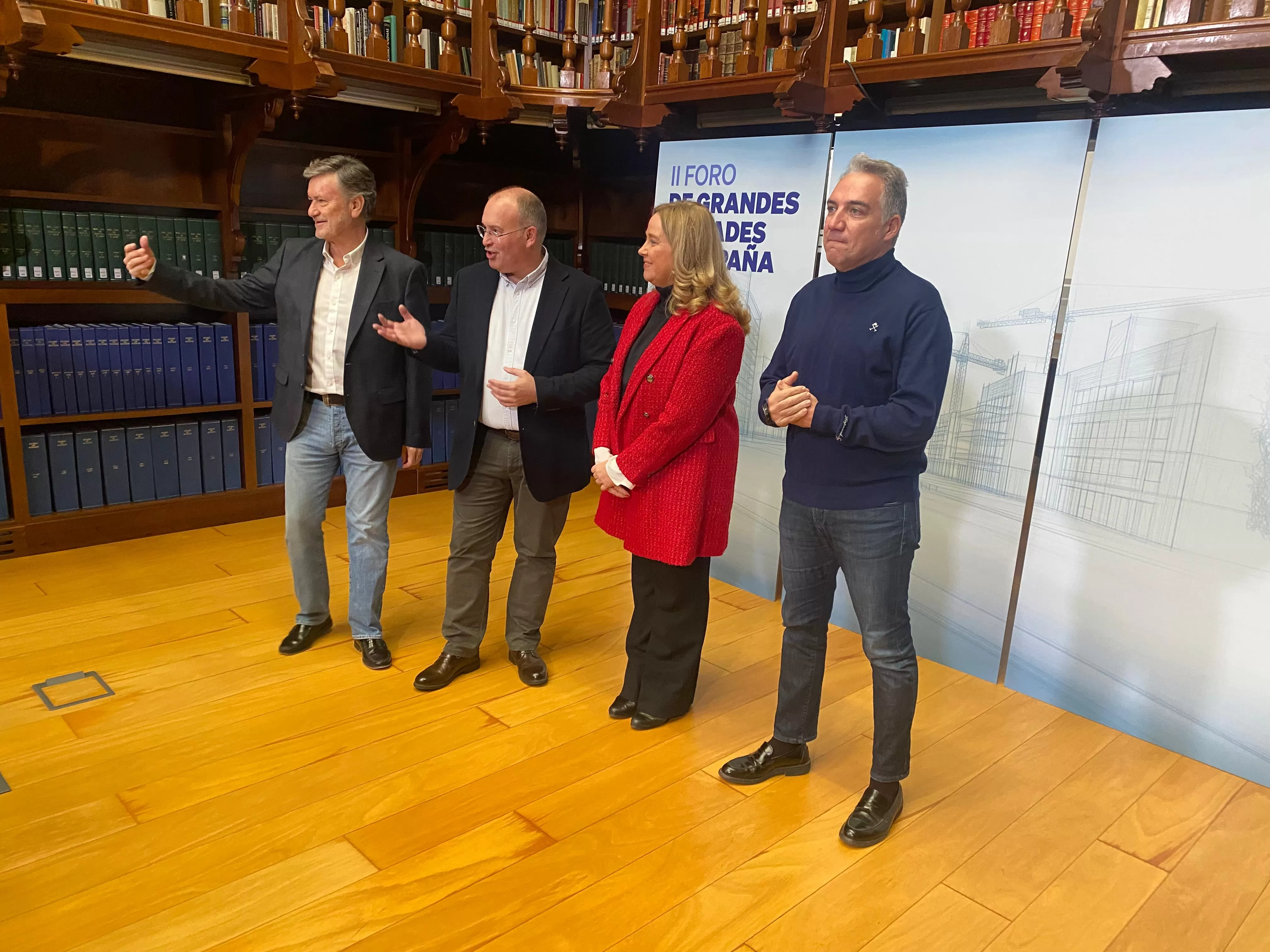 Bendodo ensalza la labor de Cristina Ayala al frente del Ayuntamiento de Burgos