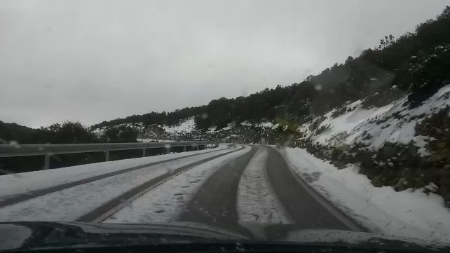 Cortadas al tráfico por nieve tres carreteras en Burgos